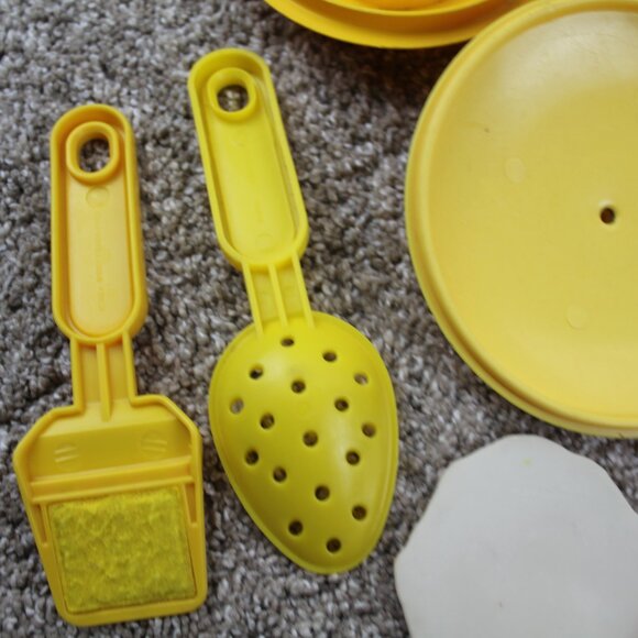Vintage Play Food Fisher Price Dishes Ice Tray Utensils Eggs Ladle Spatula 1980s - Picture 10 of 13